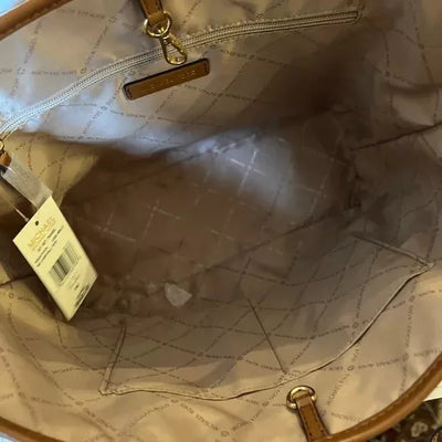 MICHAEL KORS JET SET TRAVEL BAG WITH CLUTCH